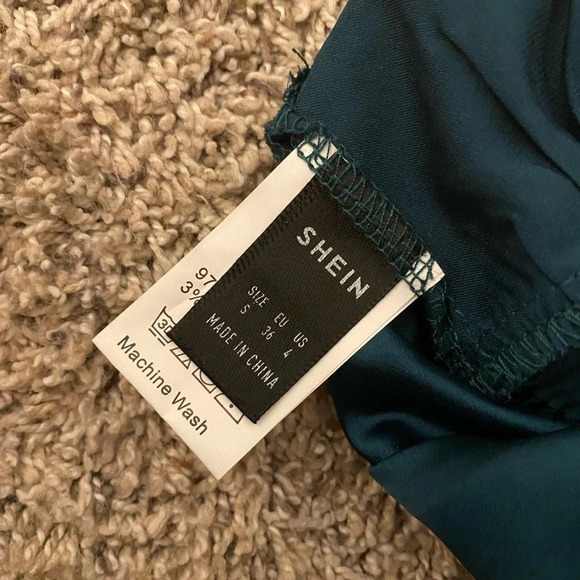 Emerald green satin crop top - Picture 3 of 3